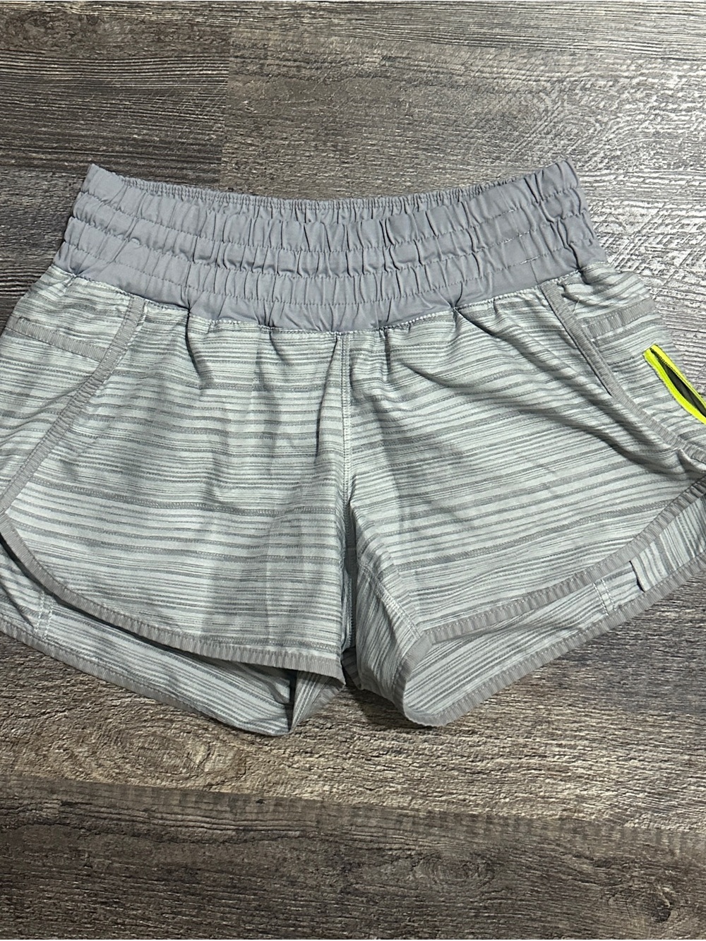 Lululemon Tracker Short II Size 8 - Excellent Condition